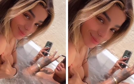 thumbnail de Brunna Gonçalves posa de topless ao lado de Ludmilla em banheira