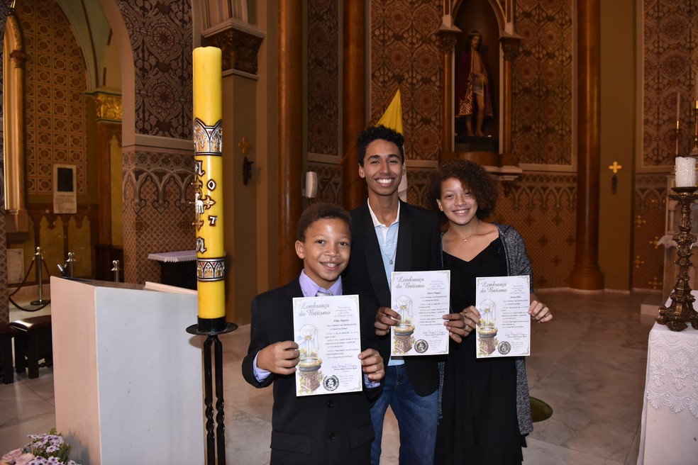 Adolescentes foram batizados no domingo (23) (Foto: Arquivo pessoal)