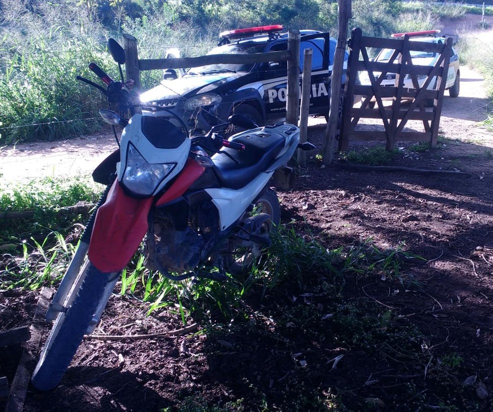 Moto roubada foi recuperada pela Polícia Civil — Foto: Polícia Civil/Divulgação