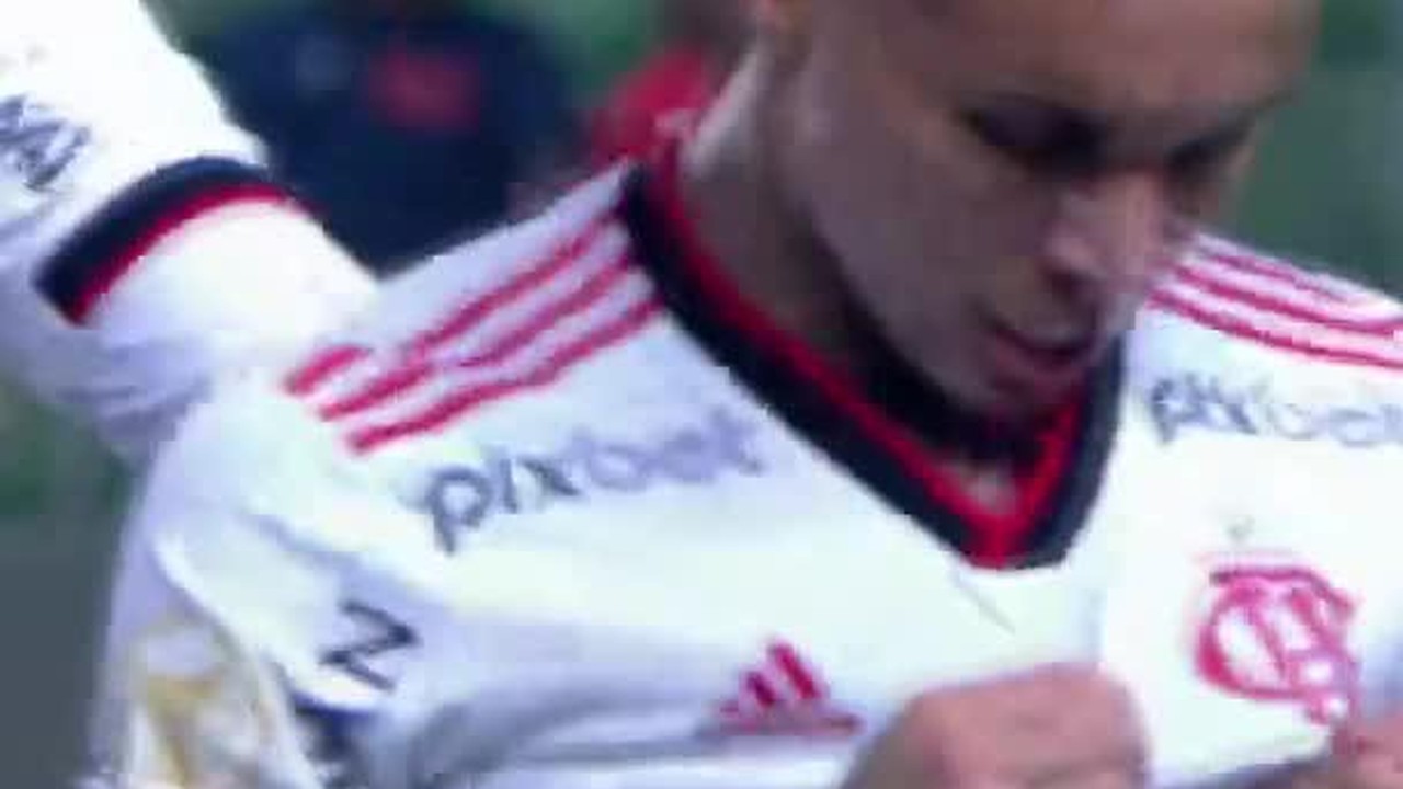 'Aos vinte e tlês do plimeiro tempo!': Cebolinha chuta forte e desempata para o Flamengo contra o América-MG