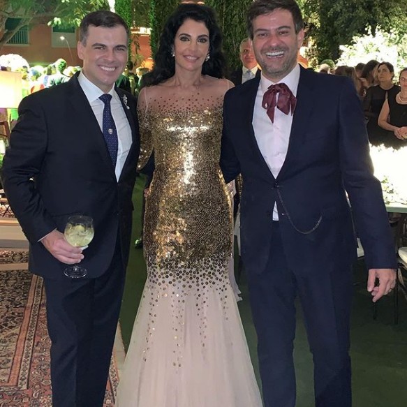 Mãe da noiva com Sandro Barros e Bruno Astuto (Foto: Reprodução Instagram)