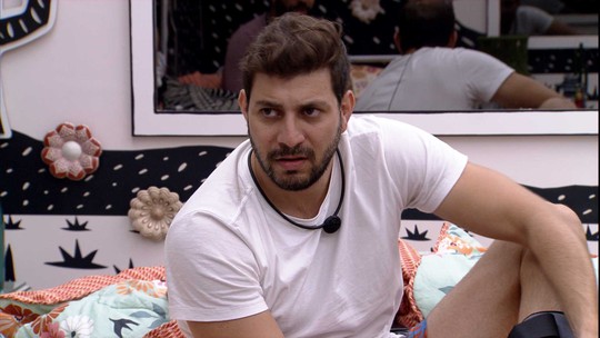 João Luiz sobre sister do BBB21: 'Eu não acho que ela seja ruim' | casa BBB | Gshow