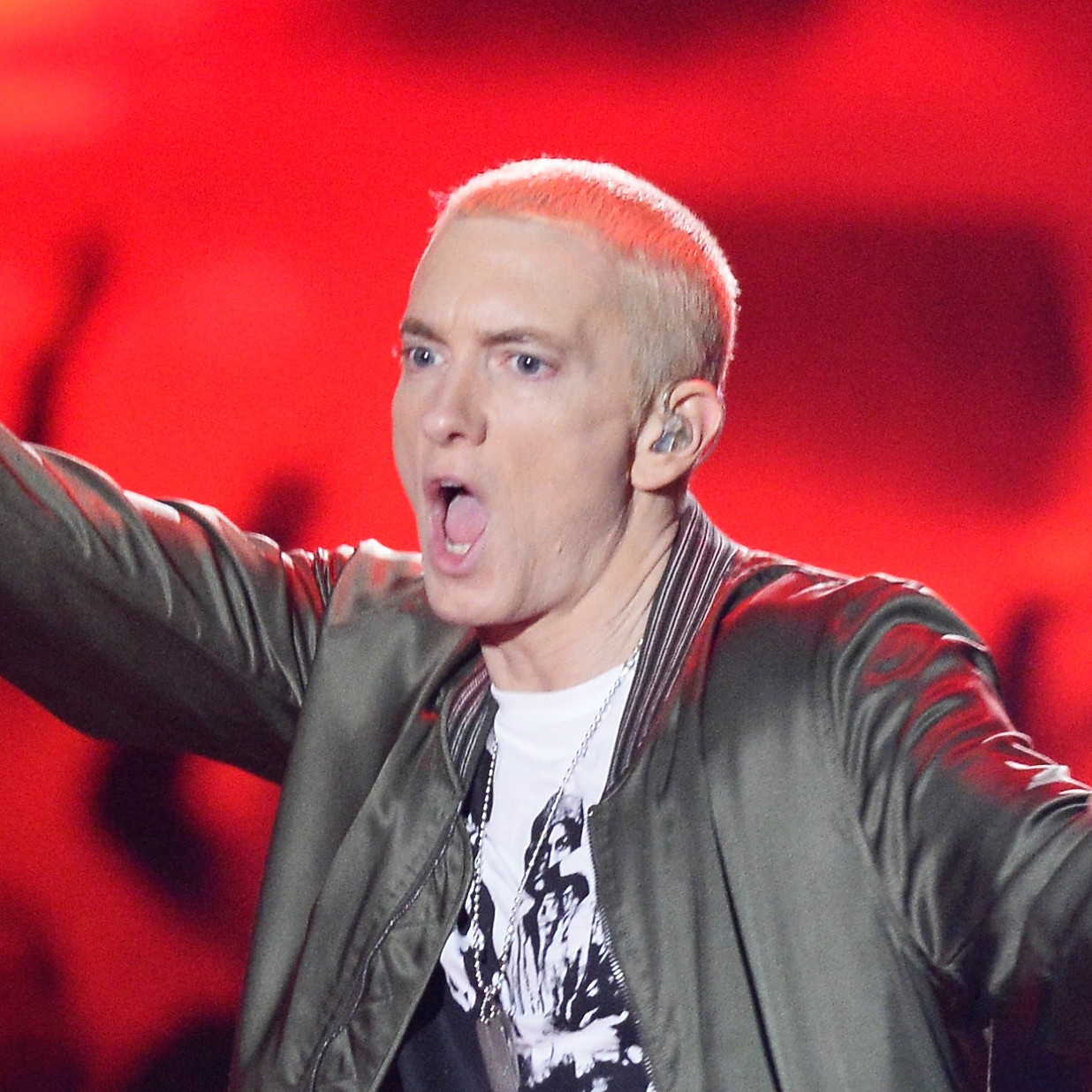 O rapper Eminem também já lutou contra o vício em álcool e outras drogas. Há muitos anos, venceu esse desafio e não ingere mais nada alcoólico. (Foto: Getty Images)