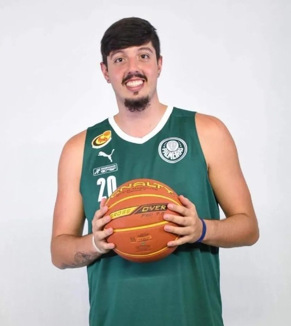Jogador de basquete do Palmeiras está em estado grave após capotamento de carro — Foto: Mauricio Cesar/Redes Sociais