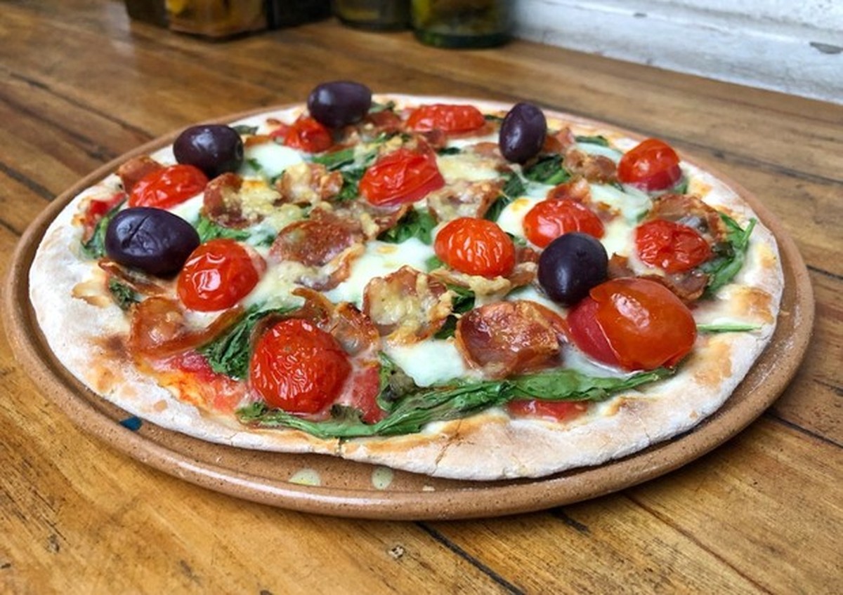 Dia da Pizza comemore com uma versão com mussarela de búfala, parmesão