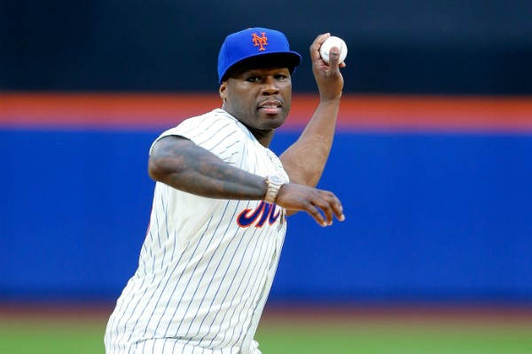 O rapper 50 Cent durante seu lançamento na partida de beisebol de 2014 (Foto: Getty Images)