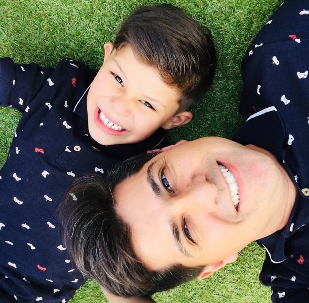 Igor luta para conseguir manter um tratamento ideal para o filho Davi, de sete anos  — Foto: Arquivo pessoal 