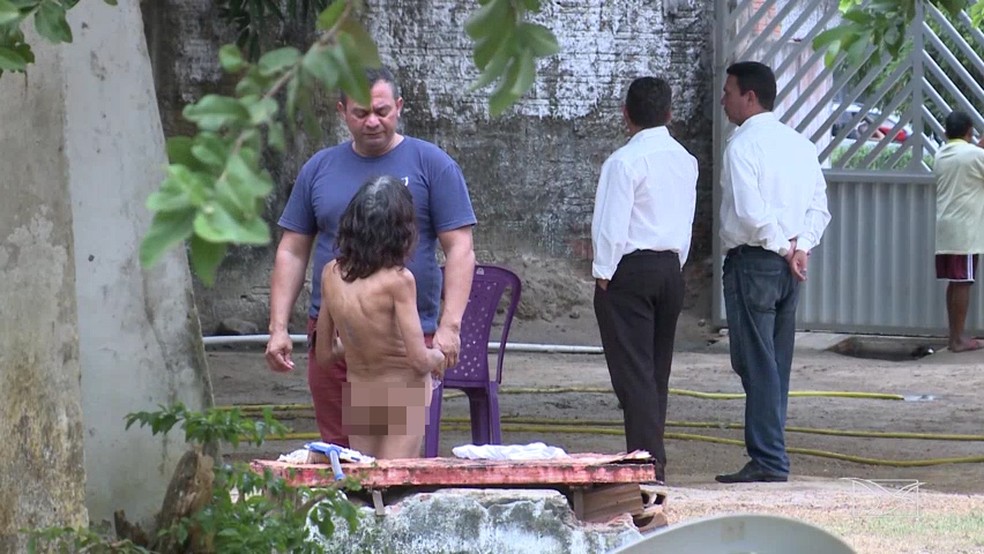 Durante vistoria da Promotoria do Idoso na residência vários idosos foram flagrados nus e sem qualquer privacidade. (Foto: Reprodução/TV Mirante)