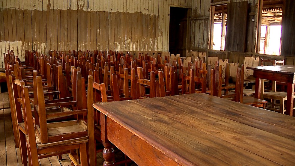 Móveis usados na escola japonesa, em Álvares Machado, estão sendo restaurados — Foto: Kaito Lomartire/TV Fronteira