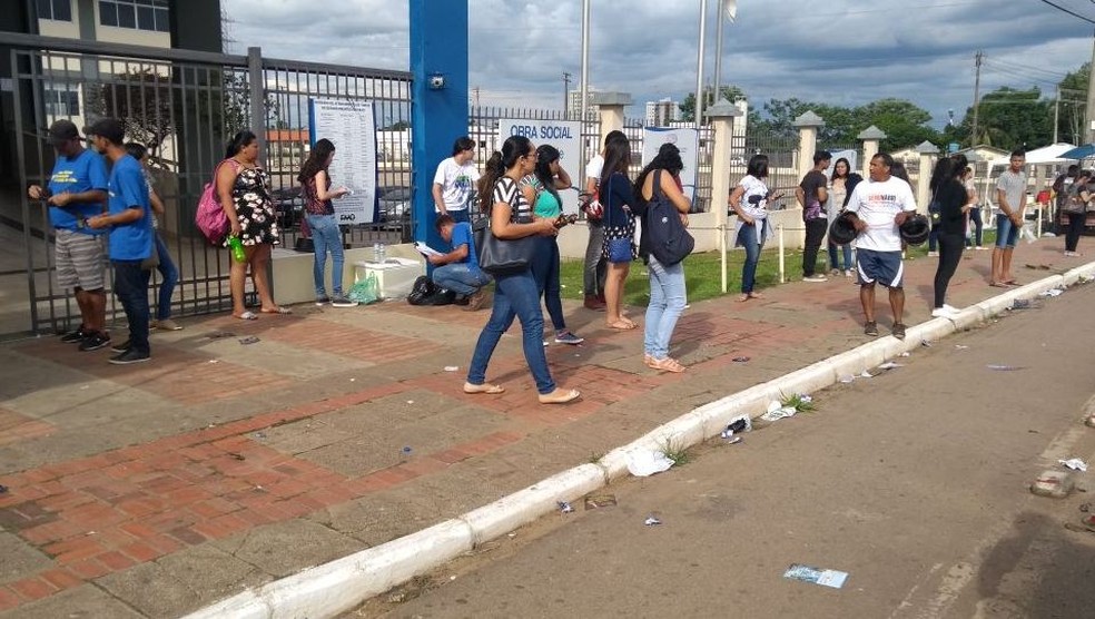 Em Rio Branco, candidatos do Enem saem do primeiro dia da prova  (Foto: Luan Cesar/G1)