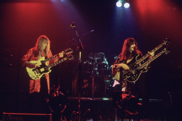 Os músicos do Rush durante um show nos anos 80 (Foto: Getty Images)