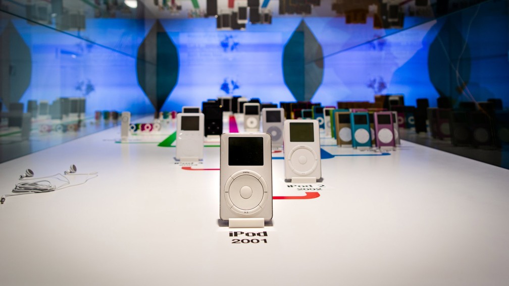 iPod teve cinco linhas: classic, nano, shuffle, mini e touch  — Foto: Christine Sandu/Unsplash