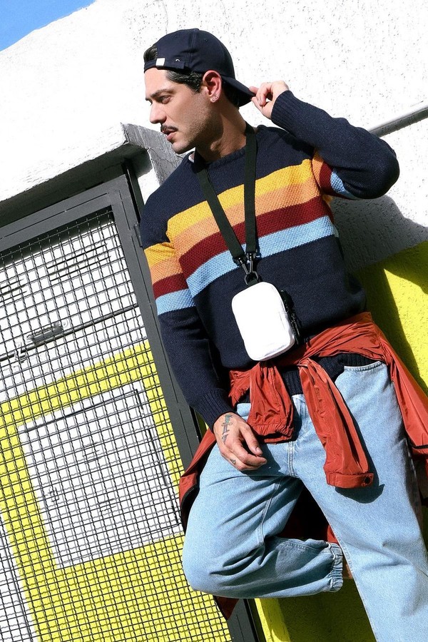 Suéteres com estampa incluem personalidade no estilo  (Foto: Alan Jonnes / Reprodução / Instagram )