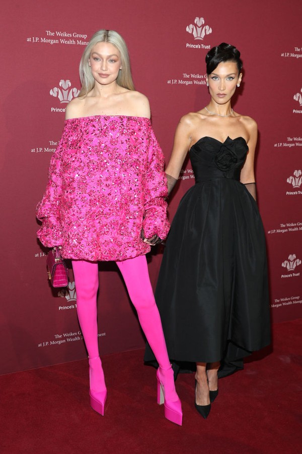 NEW YORK, NEW YORK - APRIL 28: Gigi Hadid and Bella Hadid attend the 2022 Prince's Trust Gala at Cipriani 25 Broadway on April 28, 2022 in New York City. (Photo by Rob Kim/WireImage,) (Foto: WireImage,)