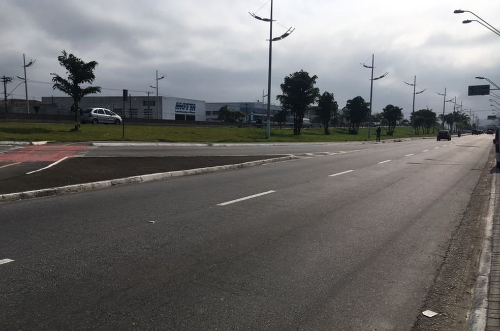 Acidente aconteceu na Via Expressa Sul, em Praia Grande, SP — Foto: G1 Santos