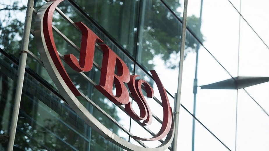 As ações da JBS tinham forte alta nesta sexta-feira na B3, subindo mais de 8%