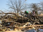 Sudeste dos EUA se recupera após tornados que deixaram 15 mortos