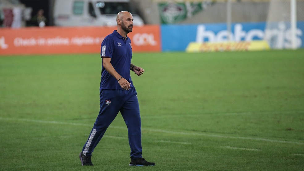 Mauricio Dulac comandou o Fluminense contra o Inter no Maracanã — Foto: Lucas Merçon / FFC
