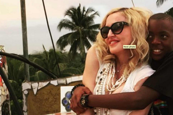 A cantora Madonna com o filho David Banda em sua residência em Portugal (Foto: Instagram)