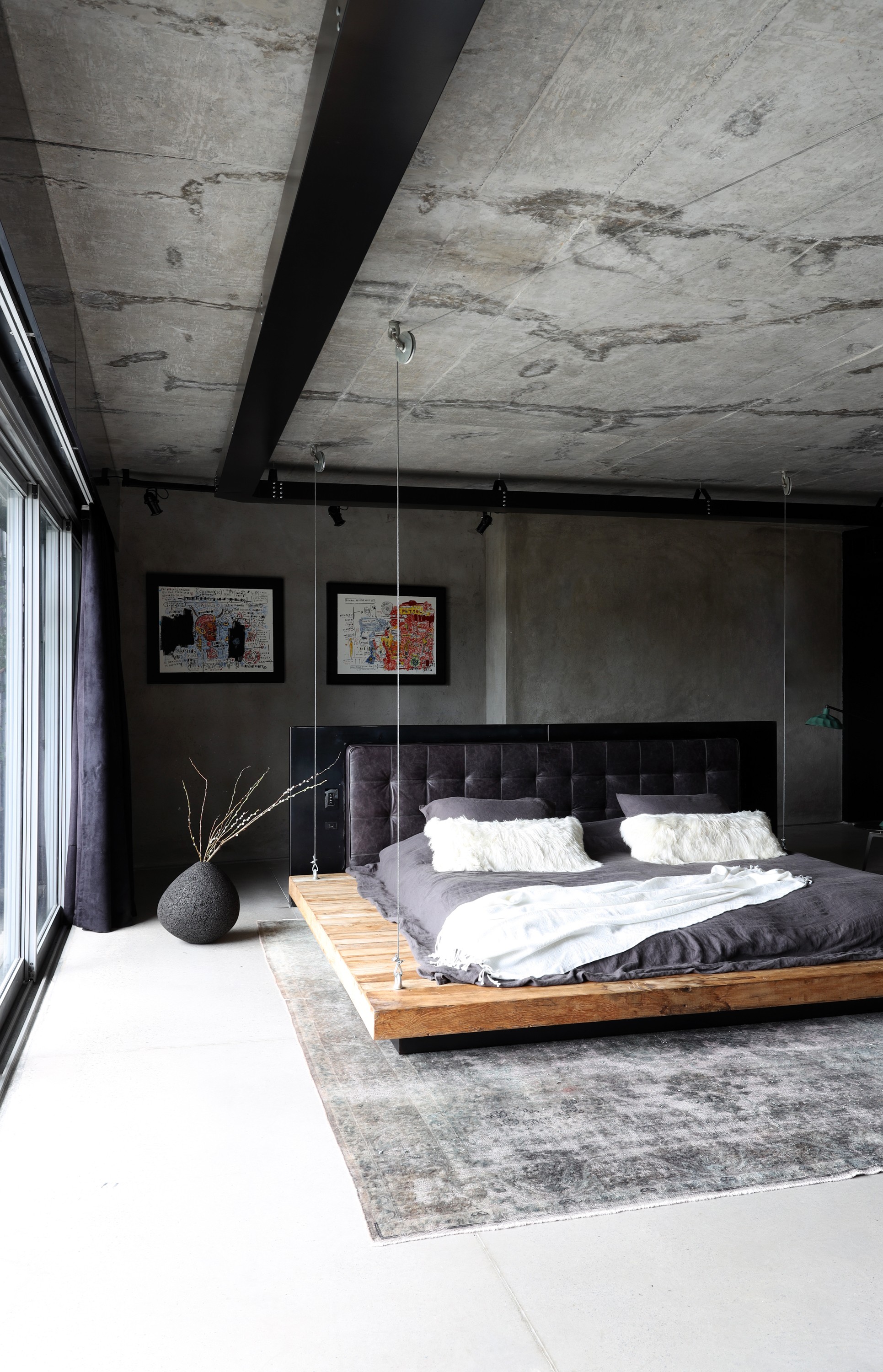 Décor do dia: quarto com estilo industrial e cama suspensa (Foto: Marco Antonio)