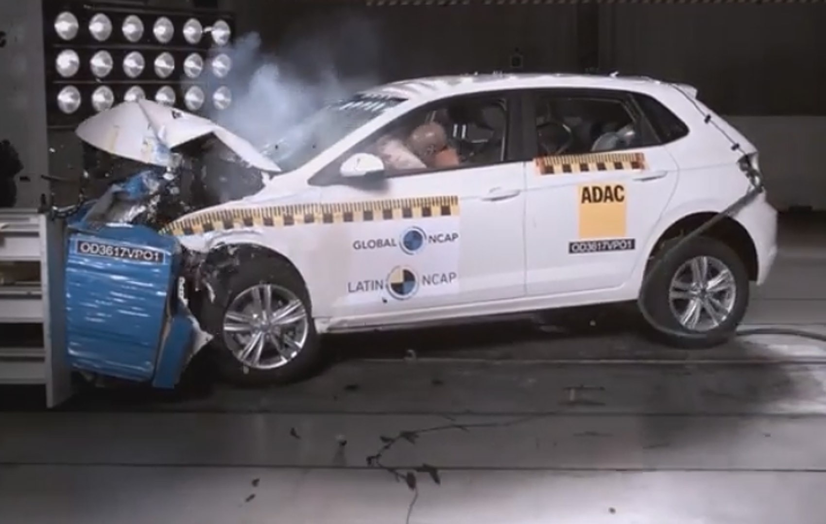 Volkswagen Polo Vs Toyota Corolla Volkswagen Polo e Toyota Corolla recebem 5 estrelas em teste de colisão