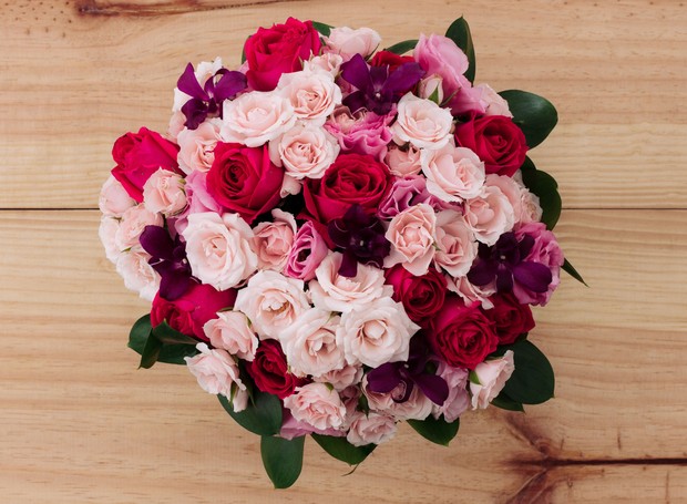 Com alguns cuidados diários é possível prolongar o tempo das rosas no vaso (Foto: Divulgação / Flores Online)