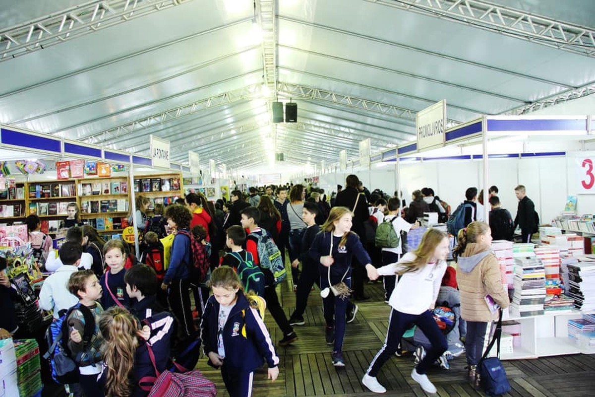 Feira do Livro de Jaraguá do Sul tem preços acessíveis, apresentações