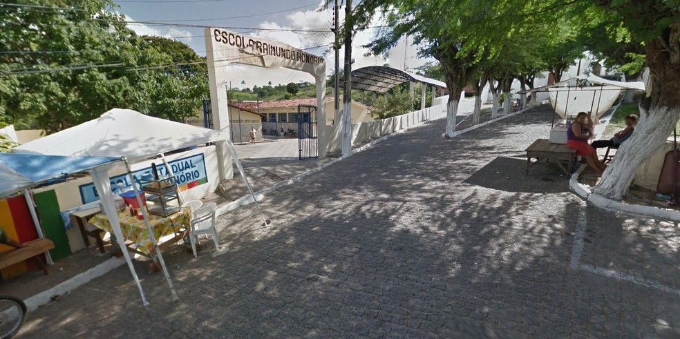Homic&iacute;dio ocorreu m frente &agrave; Escola Estadual Raimundo Hon&oacute;rio, na Rua Alto do Carmo (Foto: Google Street View/Reprodu&ccedil;&atilde;o)