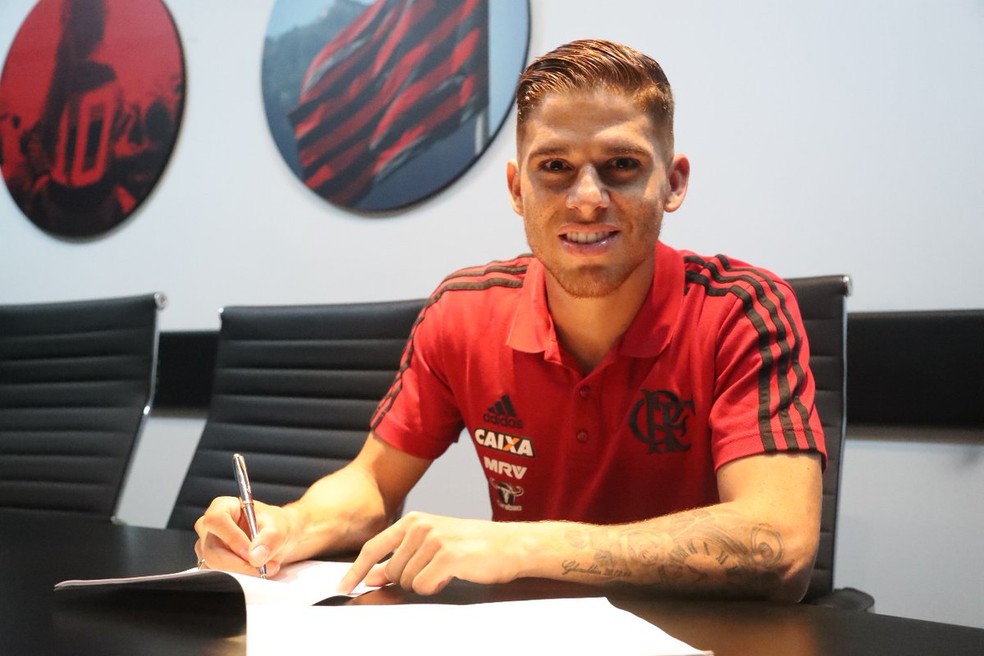 No meio do ano passado, Cuellar renovou o contrato com o Flamengo até o fim de 2022 — Foto: Divulgação / Flamengo