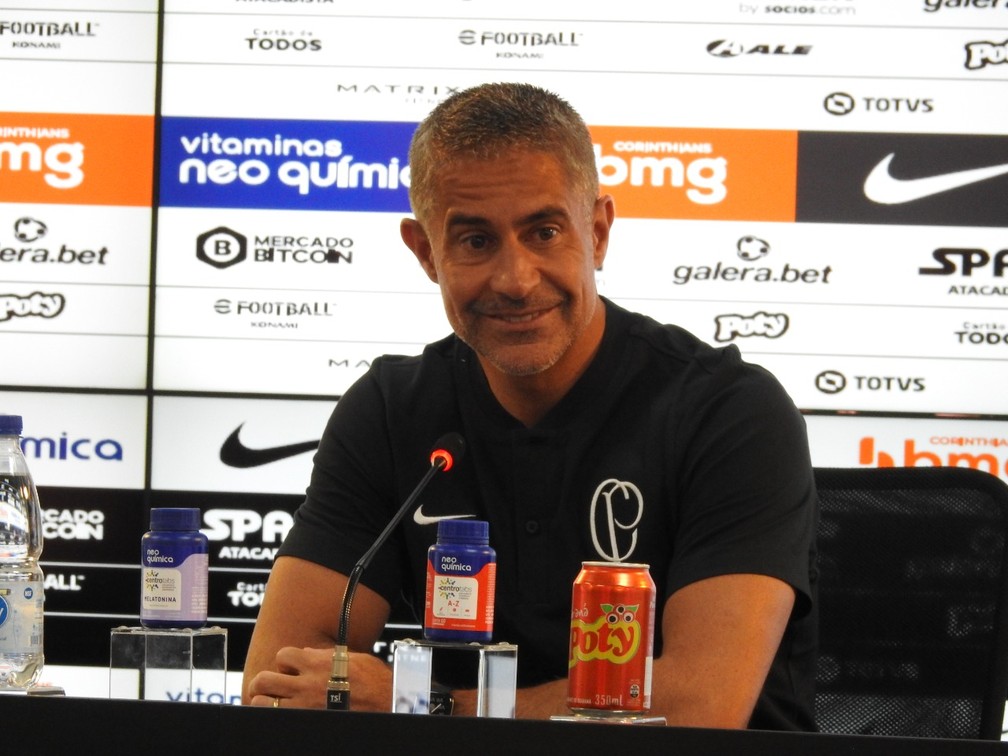 Sylvinho fala sobre Diego Costa e aponta Cantillo e Mantuan como titulares do Corinthians