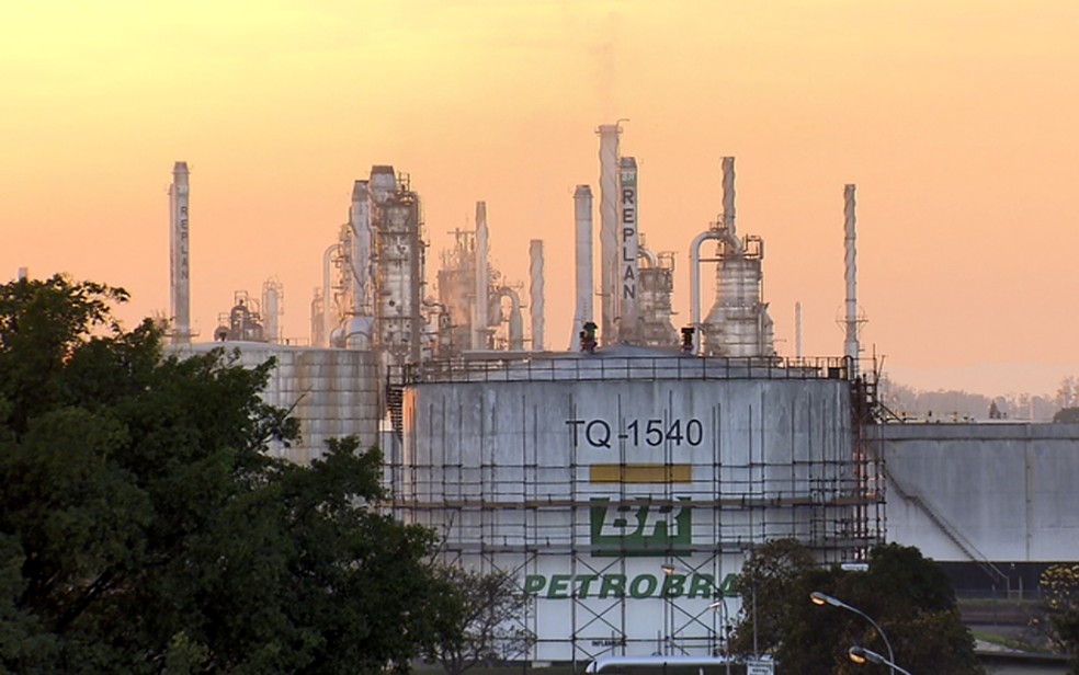 Replan, maior refinaria da Petrobras localizada em Paulínia, na Rodovia SP-332. — Foto: Reprodução/EPTV