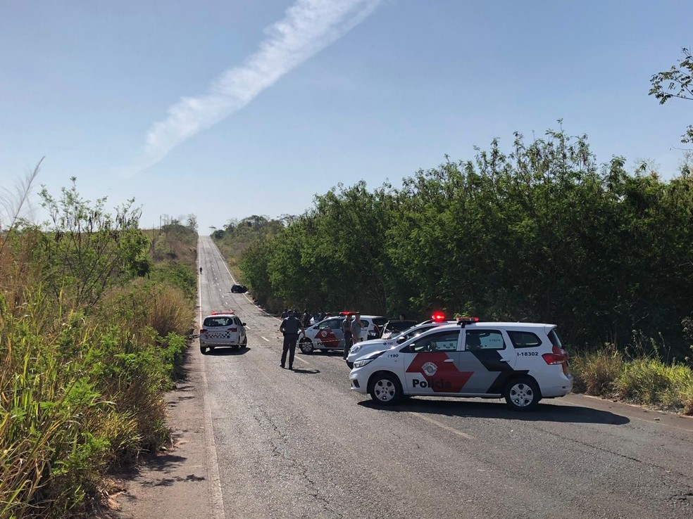 Acidente de trânsito envolveu três carros na Rodovia Ângelo Rena — Foto: Murilo Zara/TV Fronteira