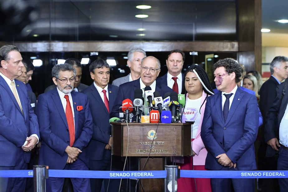 Alckmin concede entrevista após entrega minuta da PEC da Transição