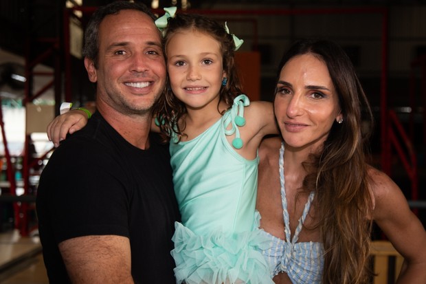 Caio Ribeiro e Renata Leite com a filha, Valentina (Foto: Patricia Devoraes/Brazil News)