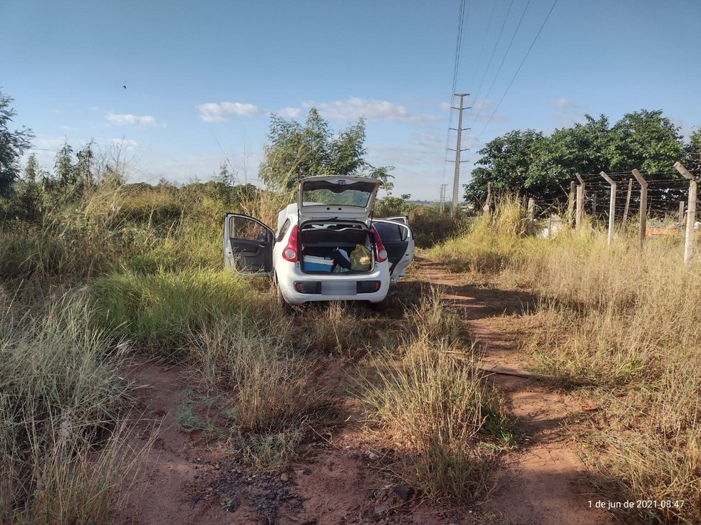 Carro roubado de motorista por aplicativo foi localizado pela PM em Presidente Prudente — Foto: Cedida