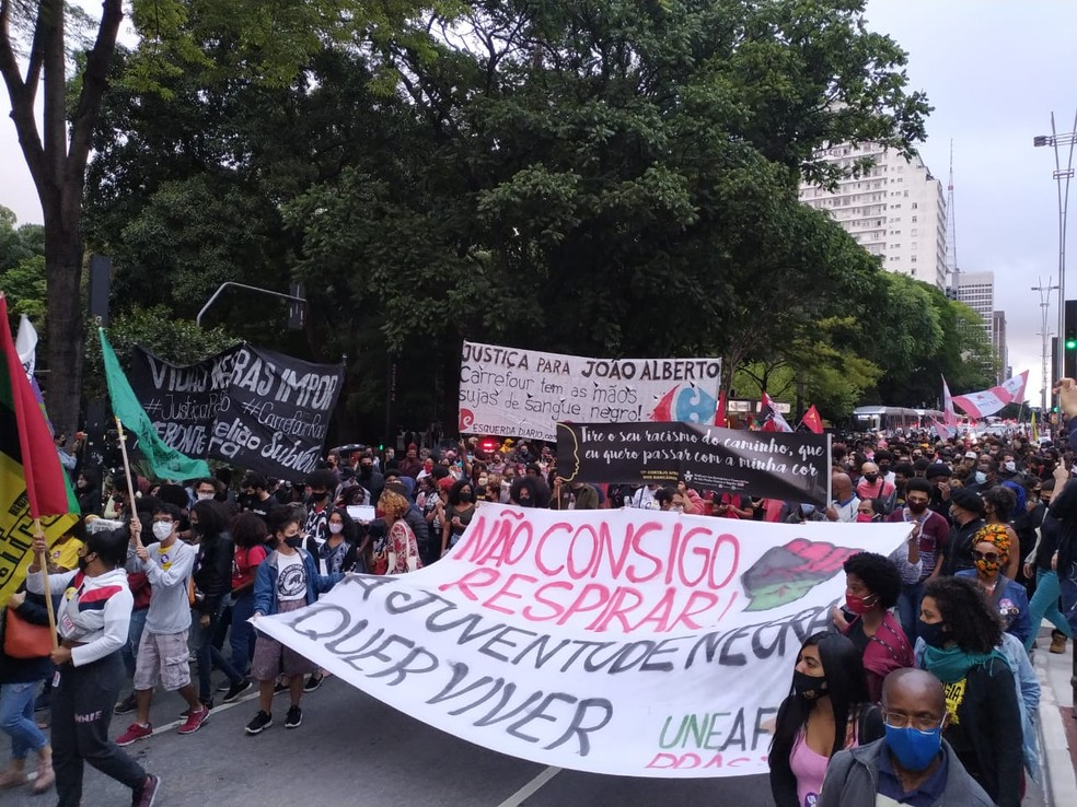 Manifestantes fazem ato em SP pedindo justiça para João Alberto durante 17ª Marcha da Consciência Negra nesta sexta--feira (20) — Foto: Divulgação