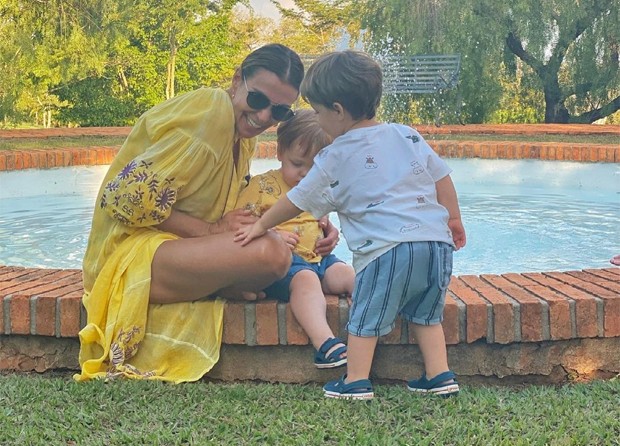 Mônica Martelli com Romeu e Gael (Foto: Reprodução/Instagram)