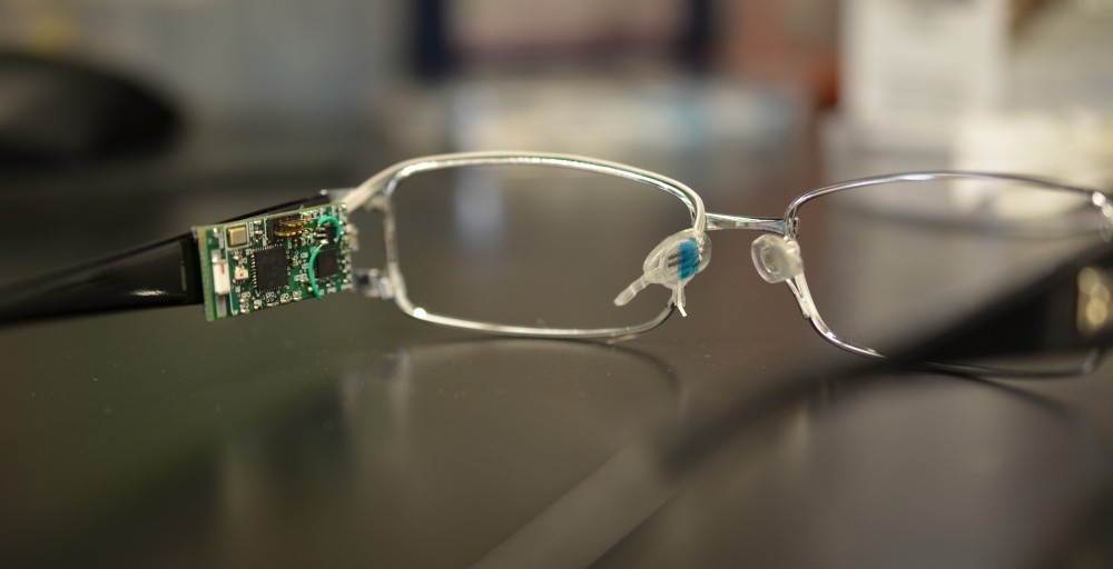 Óculos fazem leitura de glicose, álcool e vitaminas com uma única lágrima (Foto:  IFSC-USP/Divulgação)