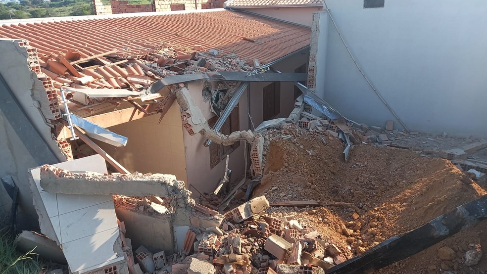Casas precisaram ser interditadas após acidente em Tatuí  — Foto: Defesa Civil/Divulgação