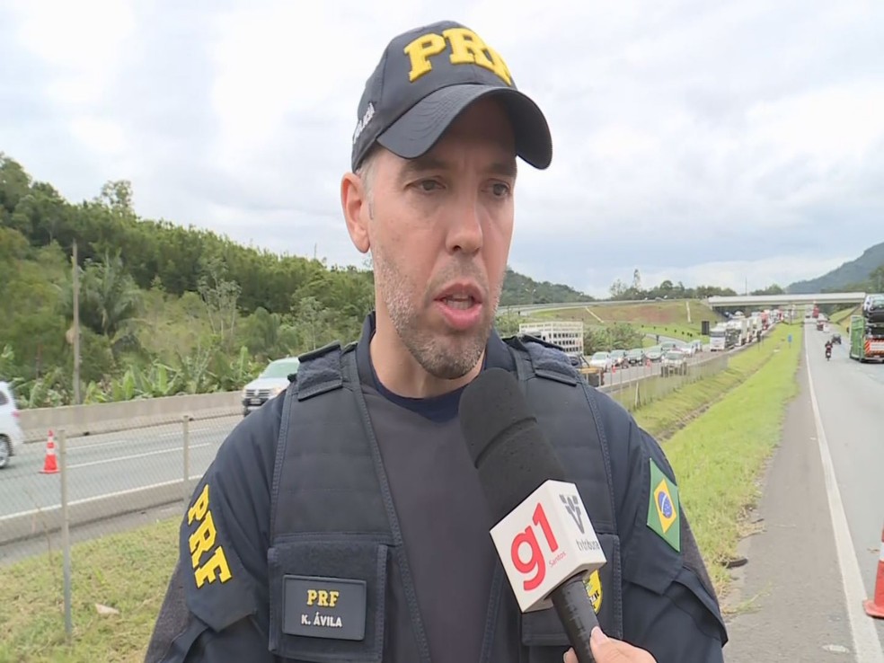 Agente da PRF explica análise de causa do acidente envolvendo o ônibus da dupla sertaneja — Foto: Reprodução/TV Tribuna