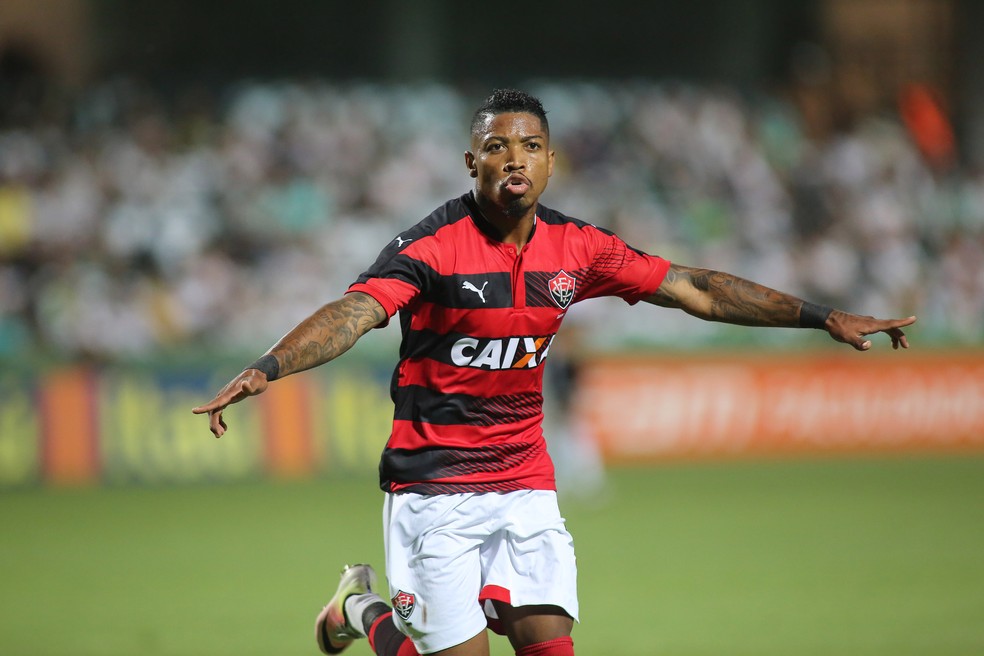 Marinho viveu o melhor momento da carreira pelo Vitória (Foto: Giuliano Gomes/PR Press)