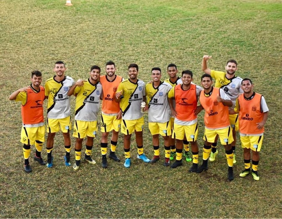 Parte do elenco do Ypiranga pós treino  — Foto: Daniel Bruno