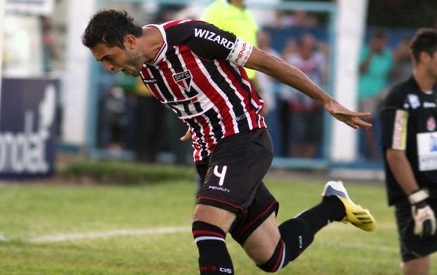 Rhodolfo comemora gol do São Paulo contra o Penapolense (Foto: Ag. Estado)