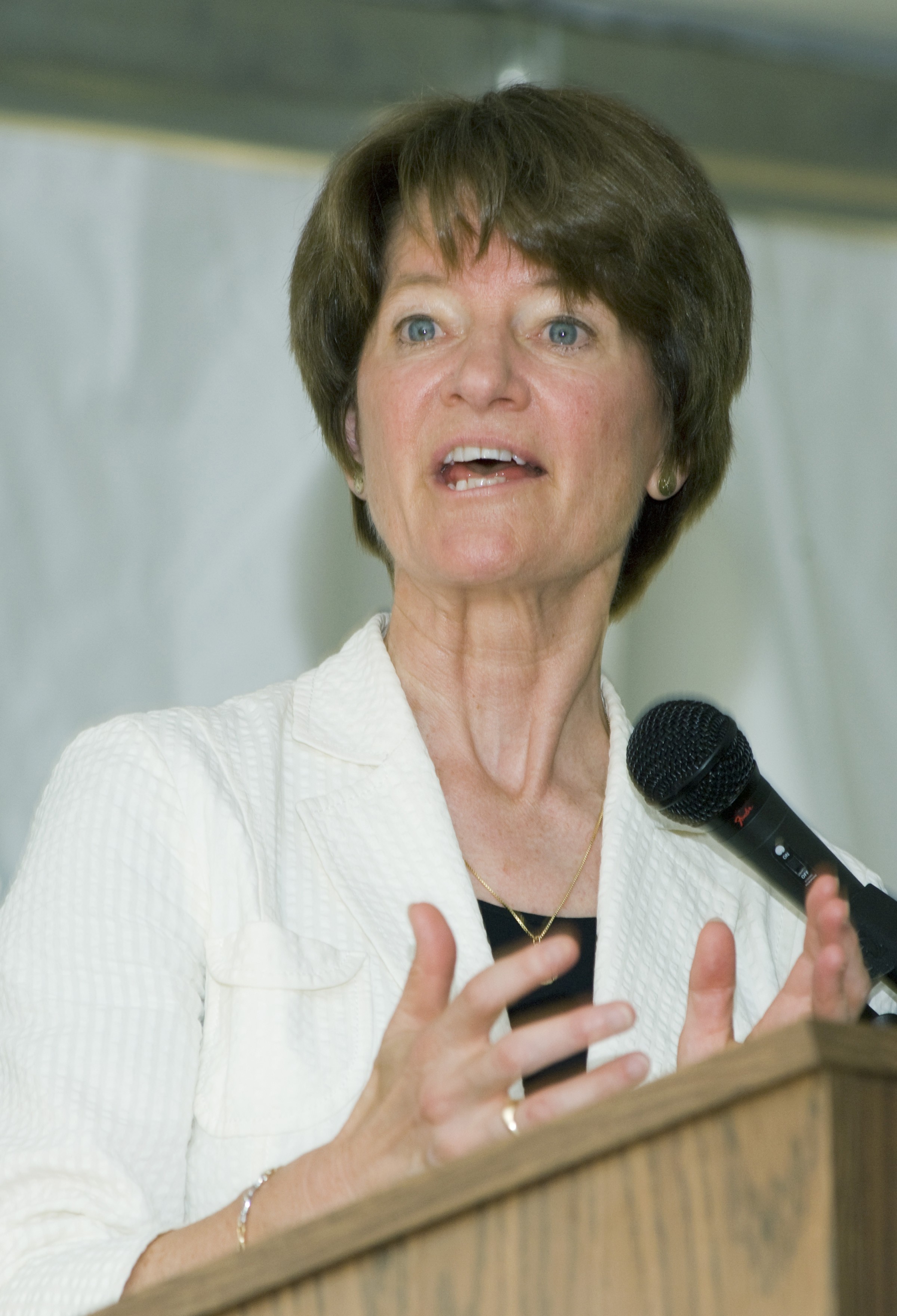 Sally Ride discursando em evento no Centro de Voo Espacial Goddard, da Nasa, em 2008 (Foto: NASA Goddard Space Flight Center)