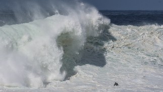 As fotos foram feitas nesta quarta-feira pela manhã, quando chegou o swell na praia. — Foto: Divulgação