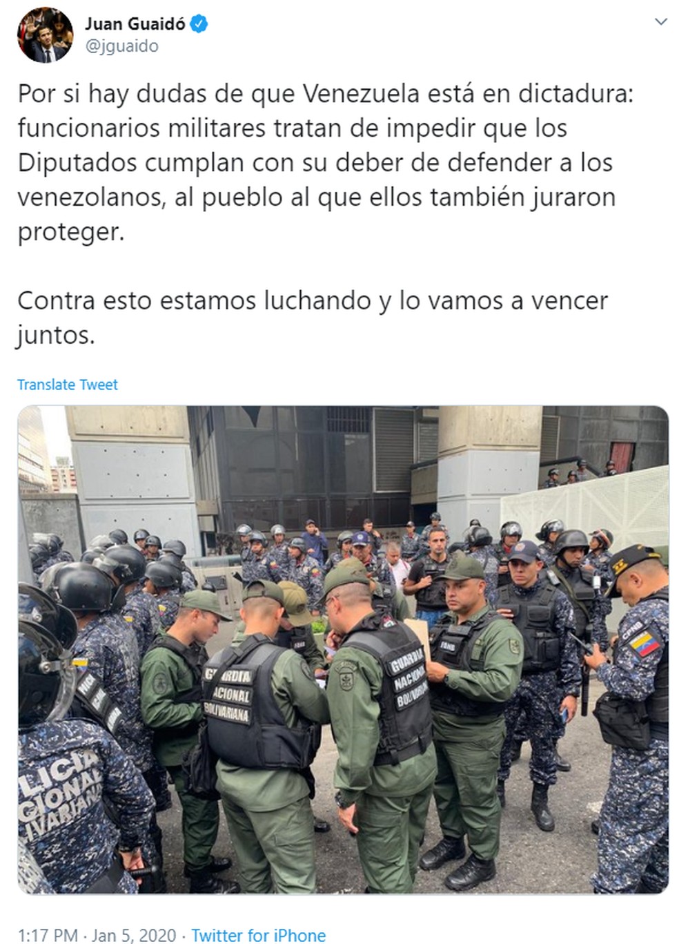 Guaidó acusa governo de Maduro de impedir sua entrada na Assembléia Legislativa da Venezuela durante votação. — Foto: Redes sociais/Reprodução