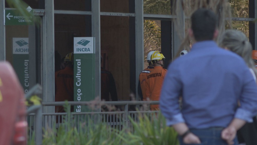 Prédio do Incra, em Brasília, foi esvaziado após servidores sentirem tremor — Foto: TV Globo/Reprodução