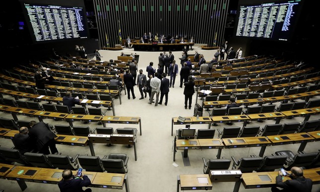 O plenário da Câmara dos Deputados durante votação da PEC dos Precatórios