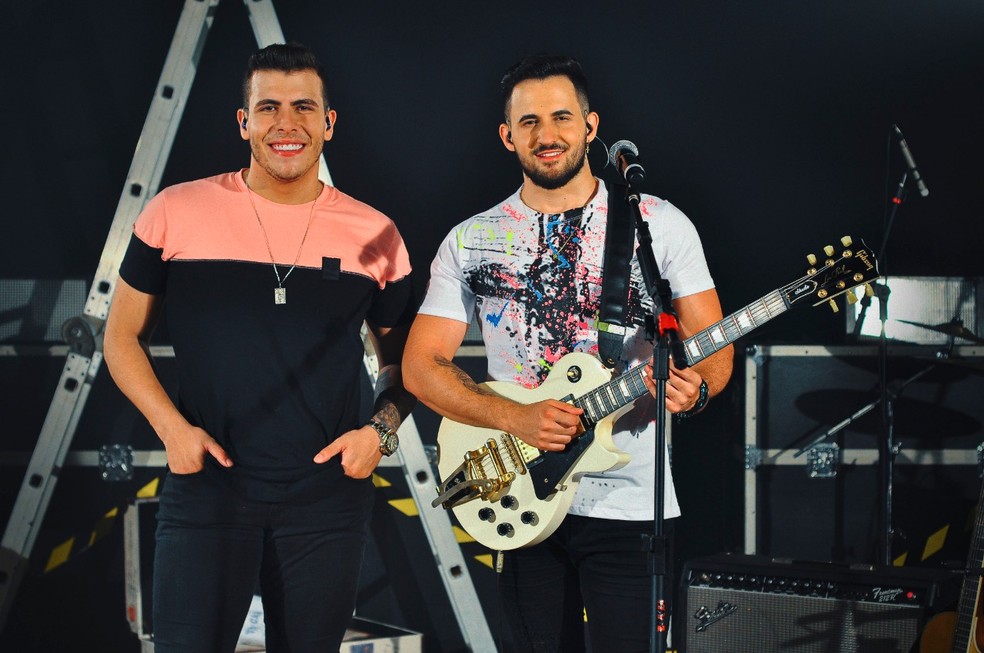 Vitor e Cadu na gravação do primeiro DVD da carreira, em 2019 — Foto: Arquivo Pessoal/Divulgação