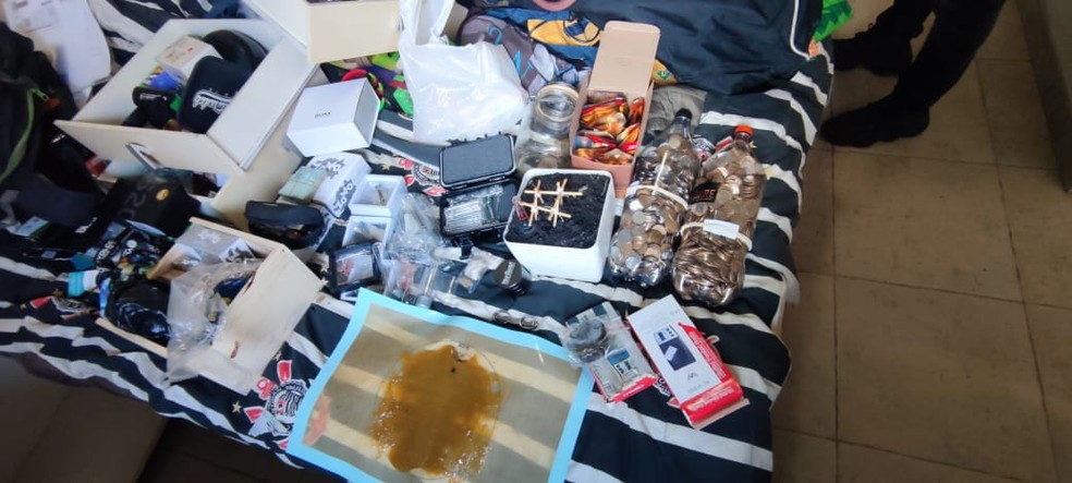 Além da geleia de maconha, também foram apreendidas outras drogas, como ecstasy, cocaína e haxixe — Foto: Divulgação/Polícia Civil